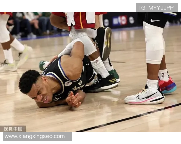 字母哥愤怒撕扯球衣雄鹿惨败后更衣室内冲突升级 字母哥愤怒撕扯球衣雄鹿惨败后更衣室内冲突升级