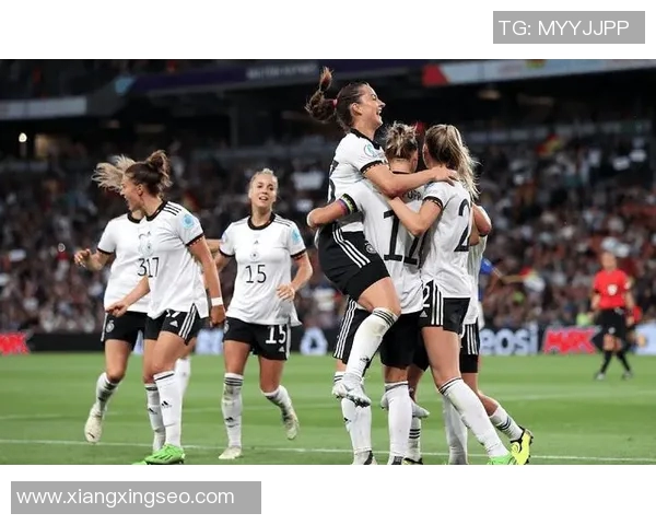 德国女足与加拿大女足激战正酣谁能在国际赛场上笑到最后