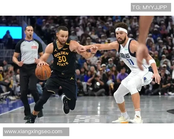 德雷蒙德格林:勇士队的防守核心与战术灵魂解析 德雷蒙德格林:勇士队的防守核心与战术灵魂解析