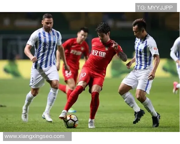 富力与权健激战回顾精彩集锦展现足球魅力与团队精神