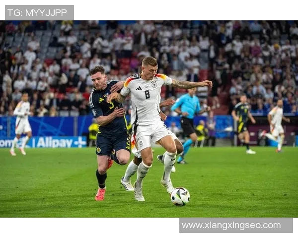 克罗斯:从足球场上的中场大师到全球球迷心中的传奇偶像 克罗斯:从足球场上的中场大师到全球球迷心中的传奇偶像