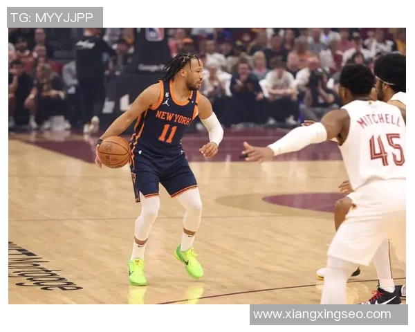 快船与尼克斯激战正酣NBA赛场精彩瞬间回顾与分析